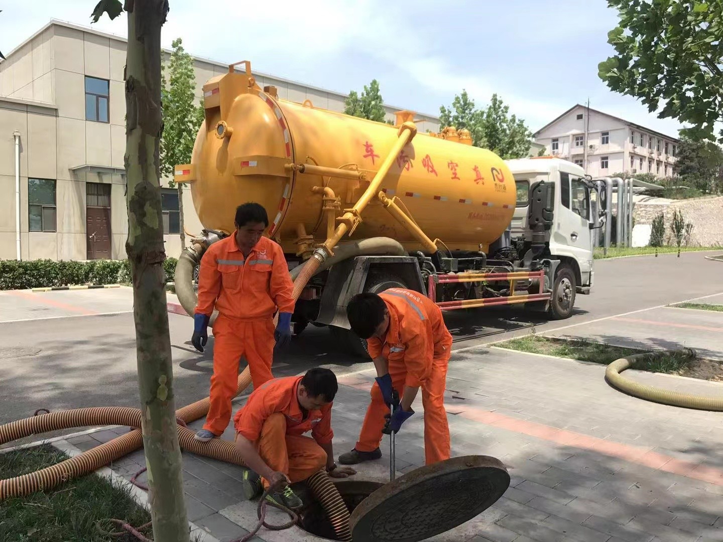 宾川化粪池清理与5-8吨吸粪车施工效率分析